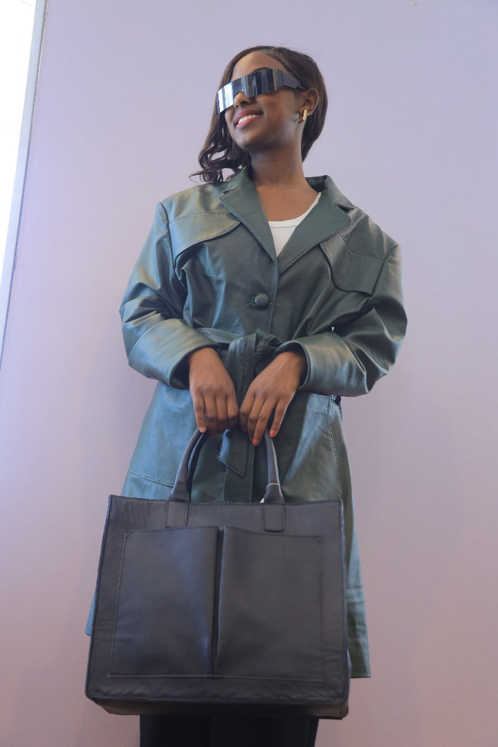 Black Leather Tote Bag – Spacious Work & Travel Tote with Zippered Closure and Sleek Finish